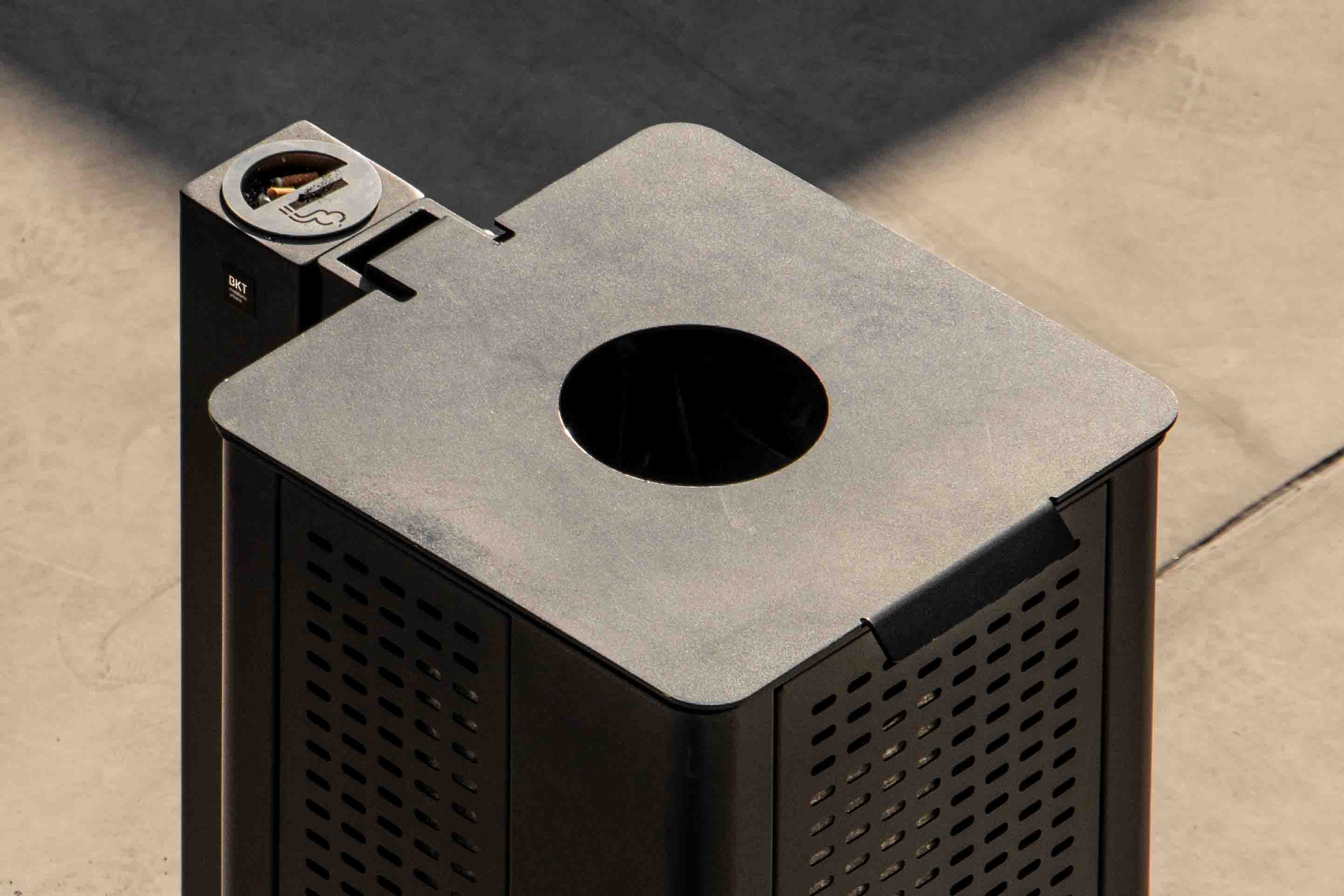 [BKT-BA-003/ME/SEN/CEN/GRO] Steel litter 003 (With ashtray, Simple)